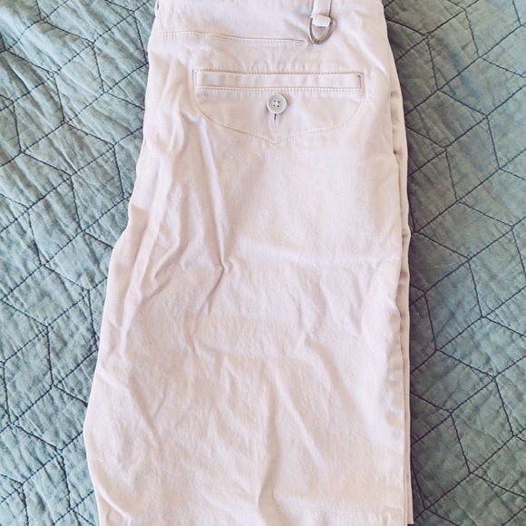 Under Armour khaki shorts. Size 32. - Picture 2 of 5